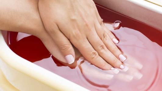 Handverzorging met Paraffine Therapie ​