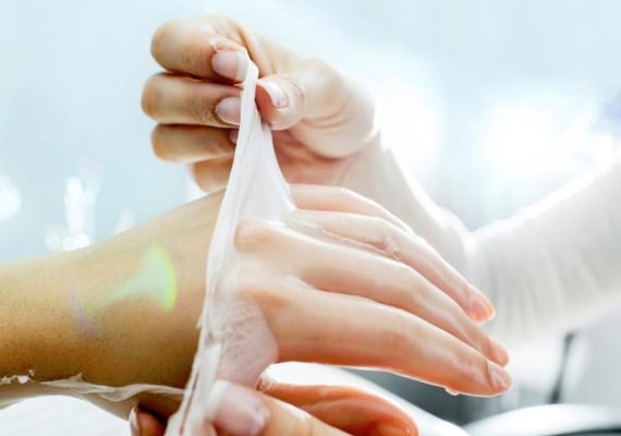 Handverzorging met Paraffine Therapie ​