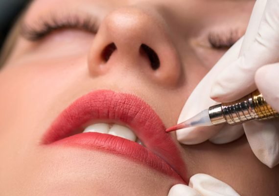 permanent make-up Lippen